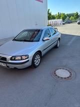 Volvo S60 2.4 Benzin | 140 PS | TÜV bis 20... - gebrauchte Volvo S60 aus dem Jahr 2001