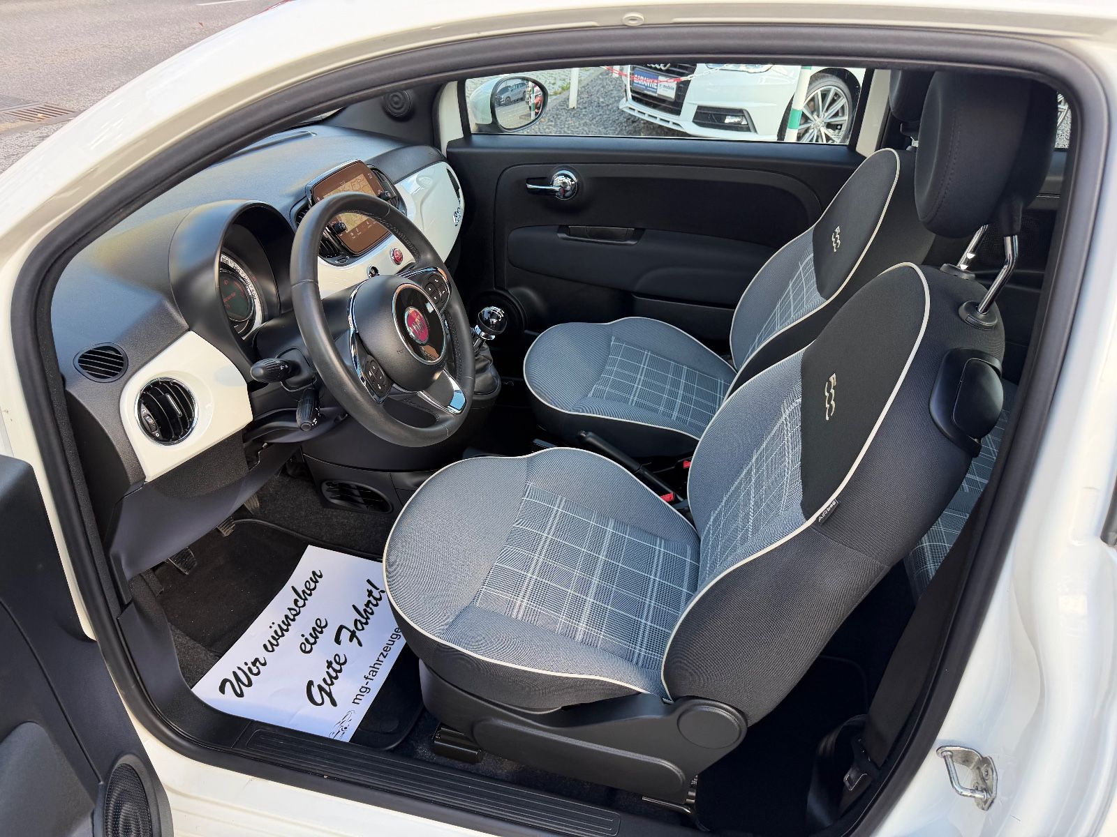 Fahrzeugabbildung Fiat 500 Lounge 1-HAND TEMPOMAT NAVI PDC