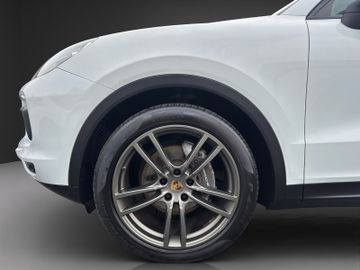 Porsche Cayenne - 2