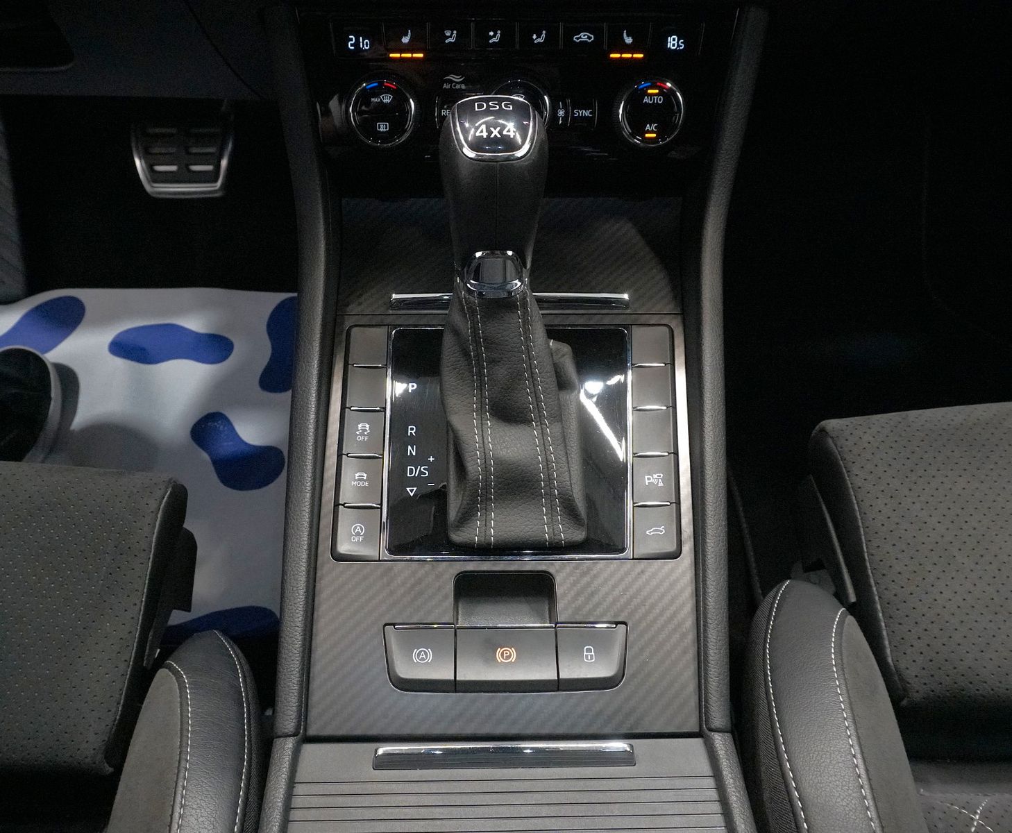 Skoda Superb Sportline 2.0 TSI 4x4 360 PANO MATRIX foto 23