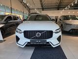 Volvo XC60 Ultra Dark Recharge Plug-In Hybrid AWD - Volvo XC60 mit Schiebedach