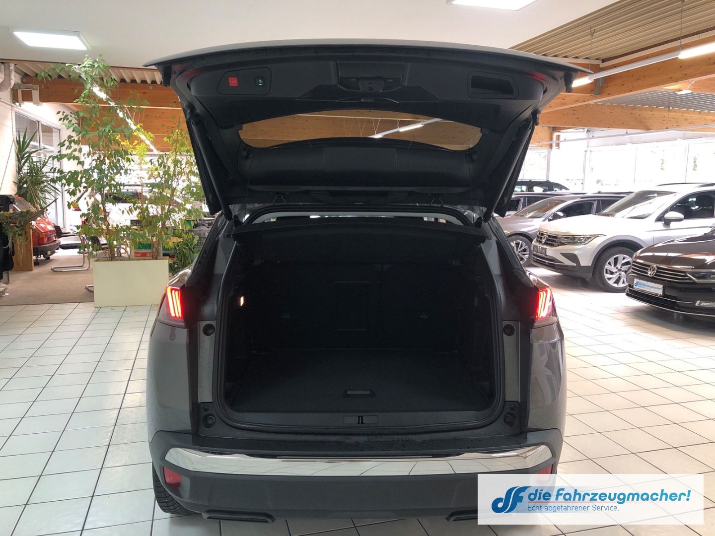 Fahrzeugabbildung Peugeot 3008 Allure Pack 1.5 BlueHDi Navi Digitales Cock
