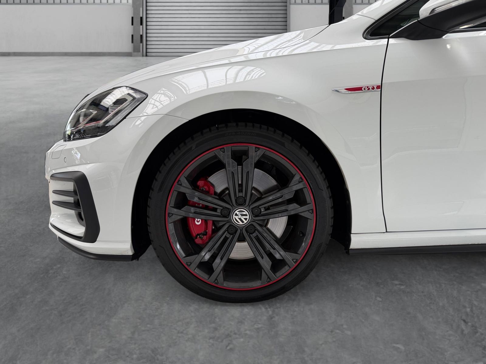 Volkswagen GOLF GTI PERFORMANCE DSG NAV+LED+ACC+DYNAUD+1.HD