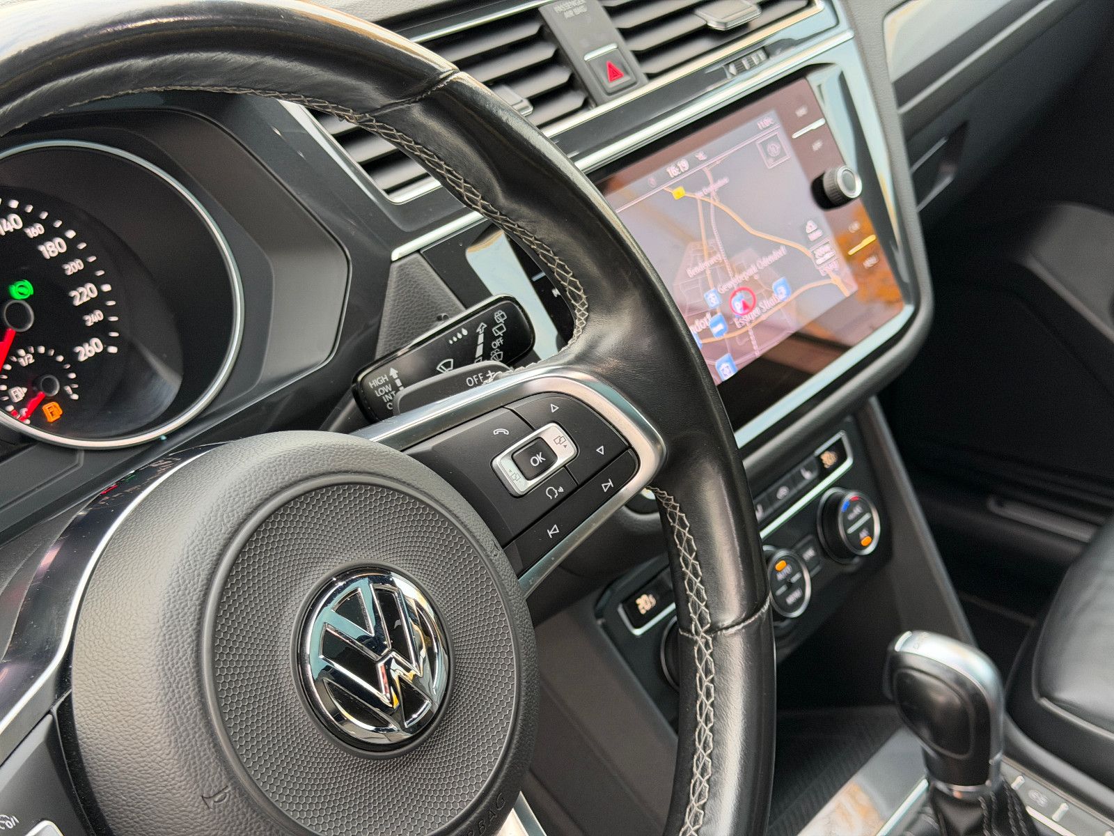 Fahrzeugabbildung Volkswagen Tiguan Allspace Highline 4Motion/R-LINE/PANO/LED