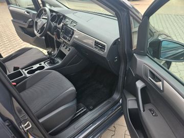 Volkswagen Touran - 10