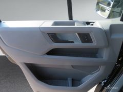 VW Crafter 55 2.0 TDI Kasten MR HD RWD Navi Ahk Rfk VW Crafter 55 2.0 TDI Kasten MR HD RWD Navi Ahk Rfk