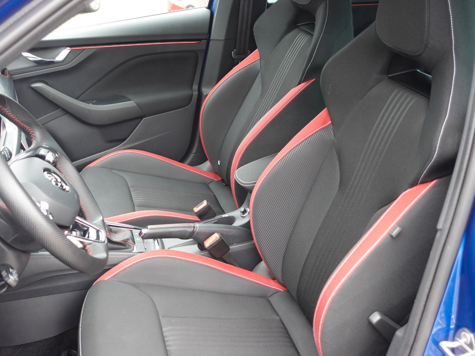 Fahrzeugabbildung SKODA Kamiq 1.5 TSI ACT MONTE CARLO LED/Navi/RFK/18"/.