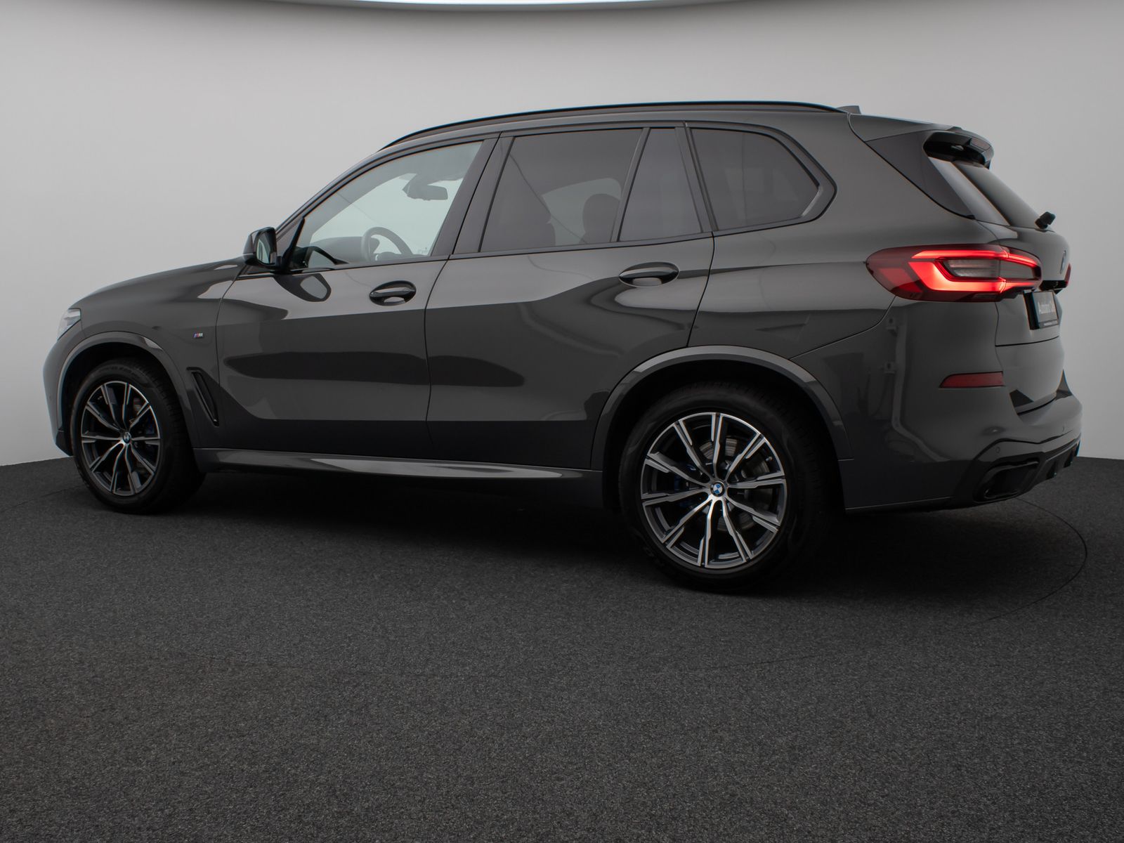 Fahrzeugabbildung BMW X5 xD30d M Sport Kamera HUD DAB HiFi Komfort 20"