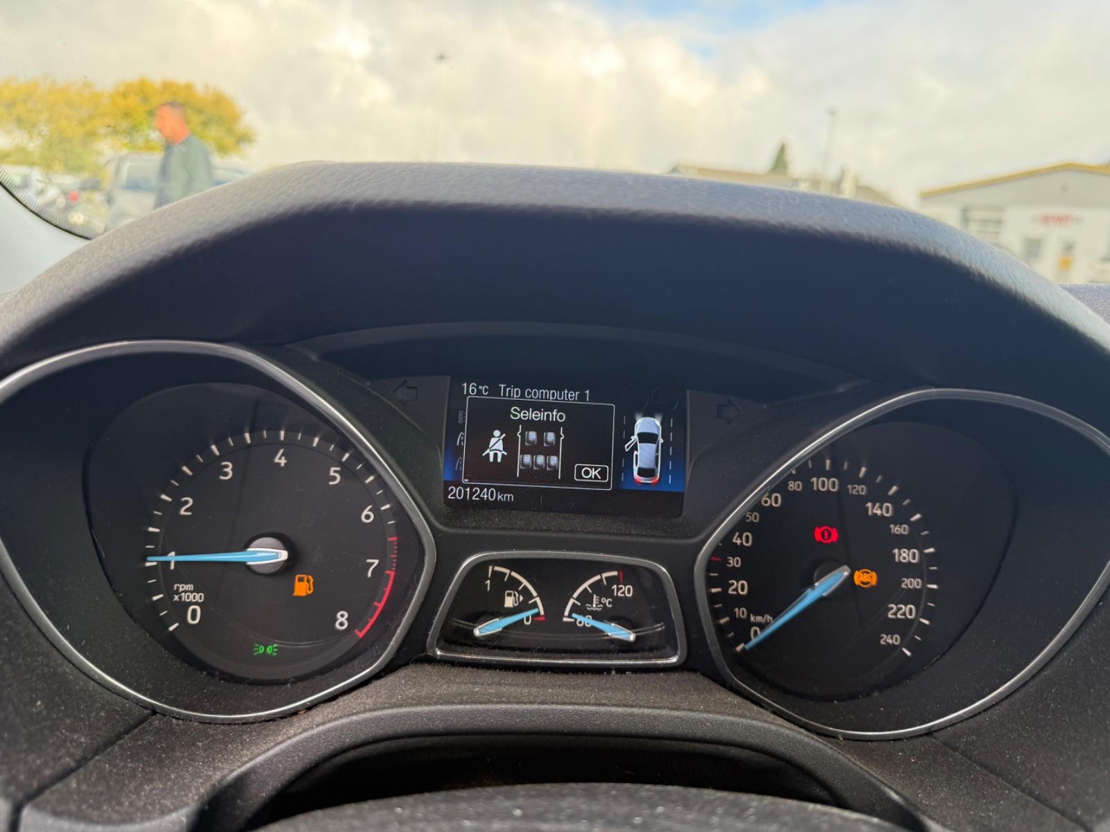 Ford Focus 2014 — photo 12