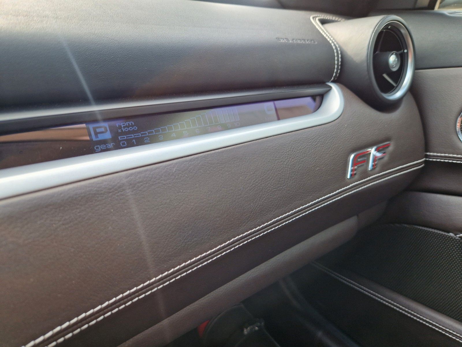 Fahrzeugabbildung Ferrari FF*dt. Auto*Lift*Carbon*Sitzbelüftung*Display*