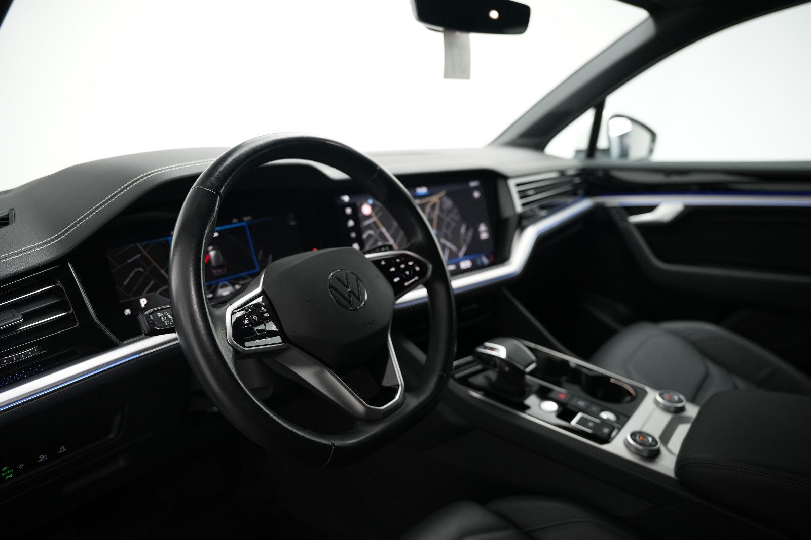 Fahrzeugabbildung Volkswagen Touareg SPORT/ 4Motion/VIRTUAL/AMBIENT/360''KAM
