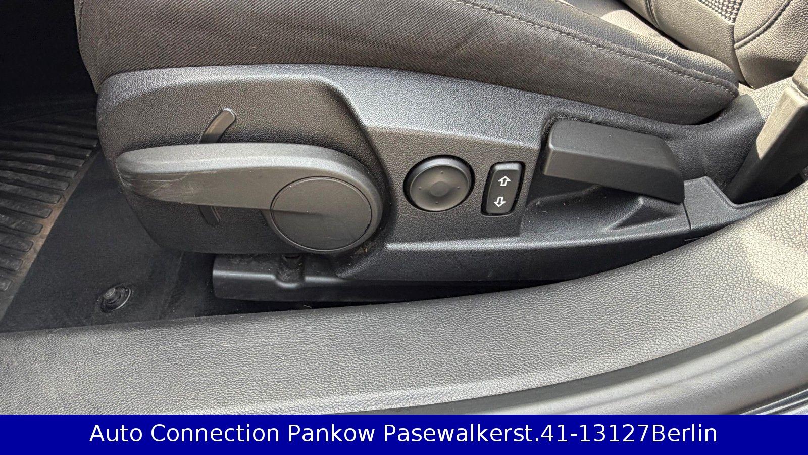 Opel Insignia 2011 — photo 22