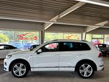 Volkswagen Touareg V6 TDI R-Line STHZ*AHK*PAN*SHZ*NAV*BX*RK - Volkswagen Touareg mit Diesel-Antrieb: Weiß