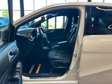 Mercedes-Benz B 180 *KLIMA*SZHZ*LEDER*NAV*PDC*SPUR*TOTWINKEL