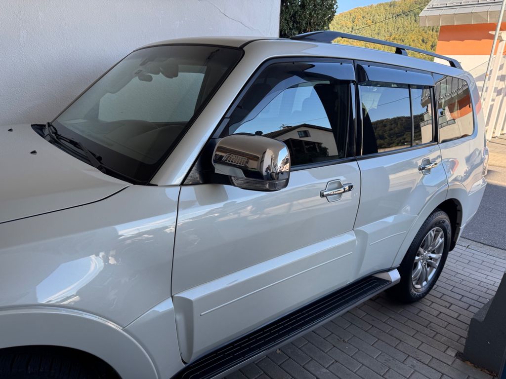 Image of Mitsubishi Pajero