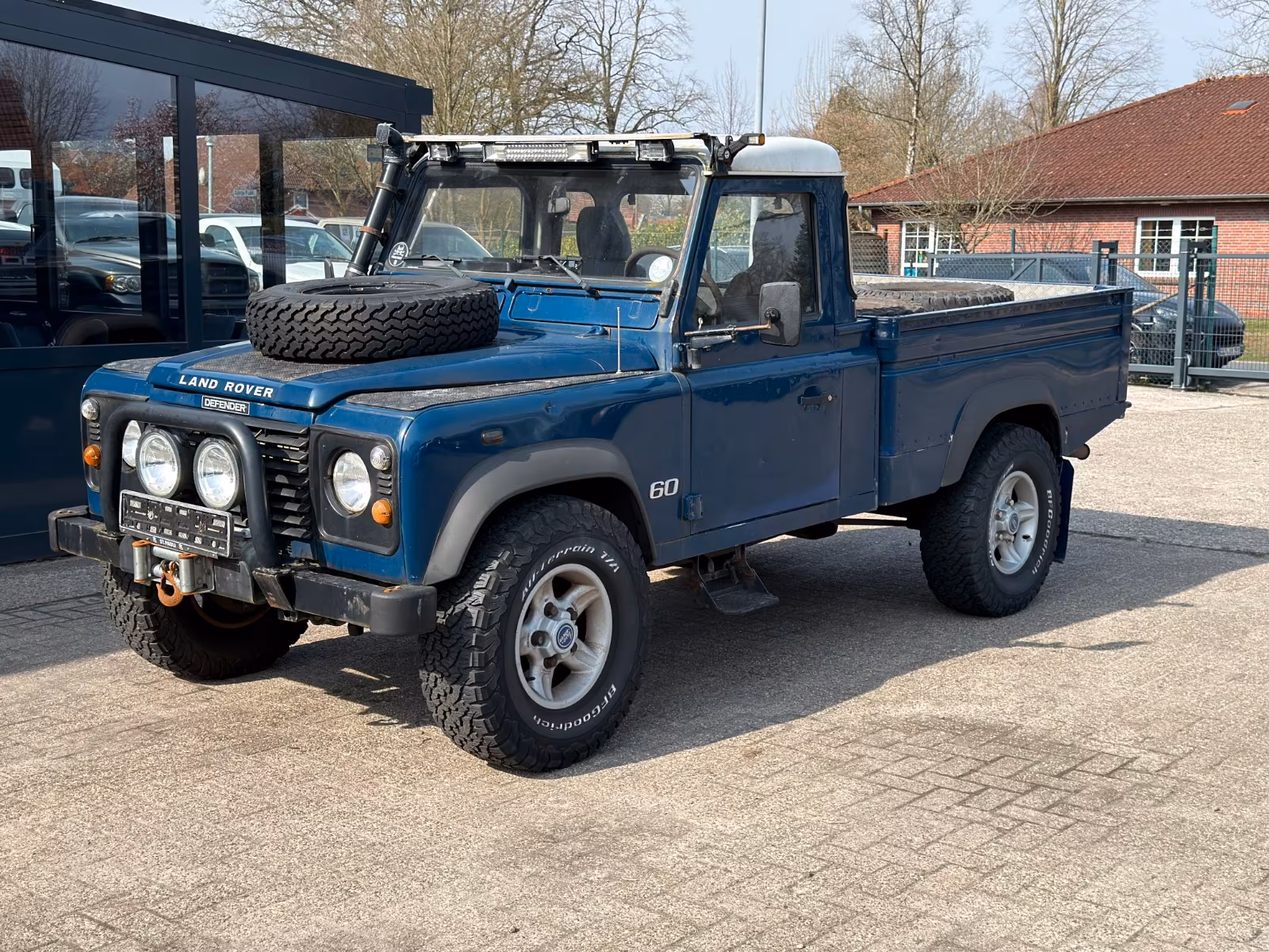 Land Rover Defender 110 TD5 Pickup mit Hardtop 90Kw 4x4