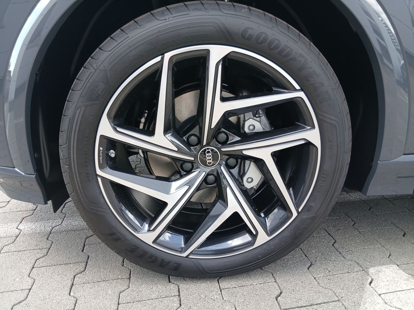 Audi Q6 e-tron - Bild 8