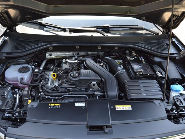 T-Roc 1.5 TSI DSG R-Line IQ.DRIVE/AHK/MATRIX/NAV