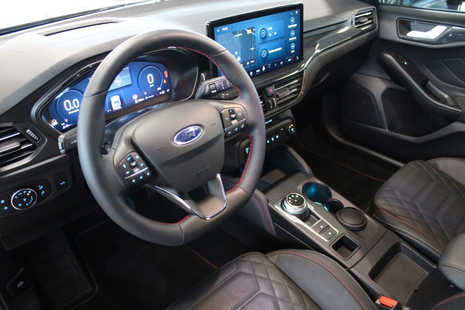 Fahrzeugabbildung Ford Focus ST-Line X Aut. LED ACC Leder Pano HUD Wint