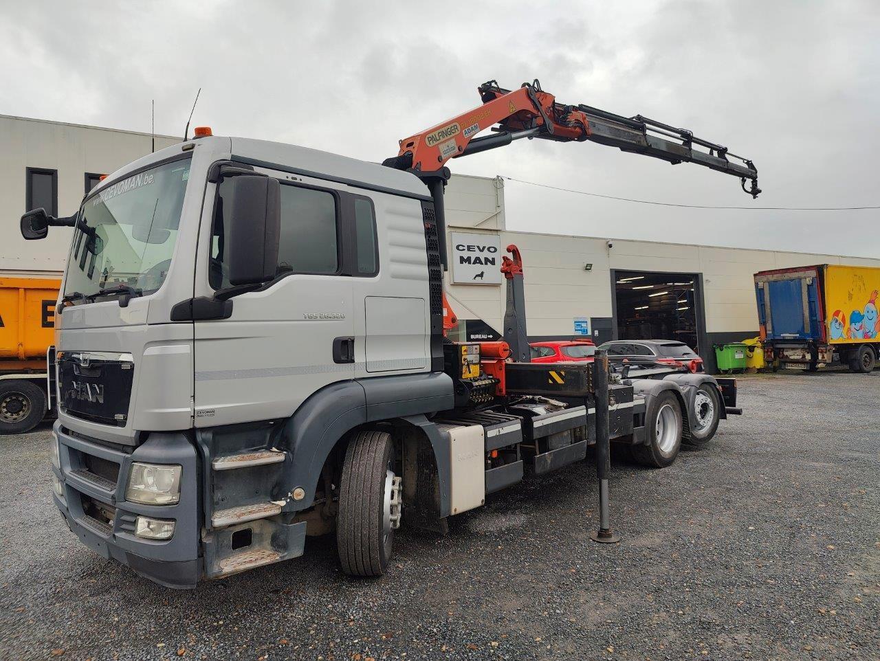 MAN TGS 26.320 Abrollkipper + Kran Palfinger PK18002