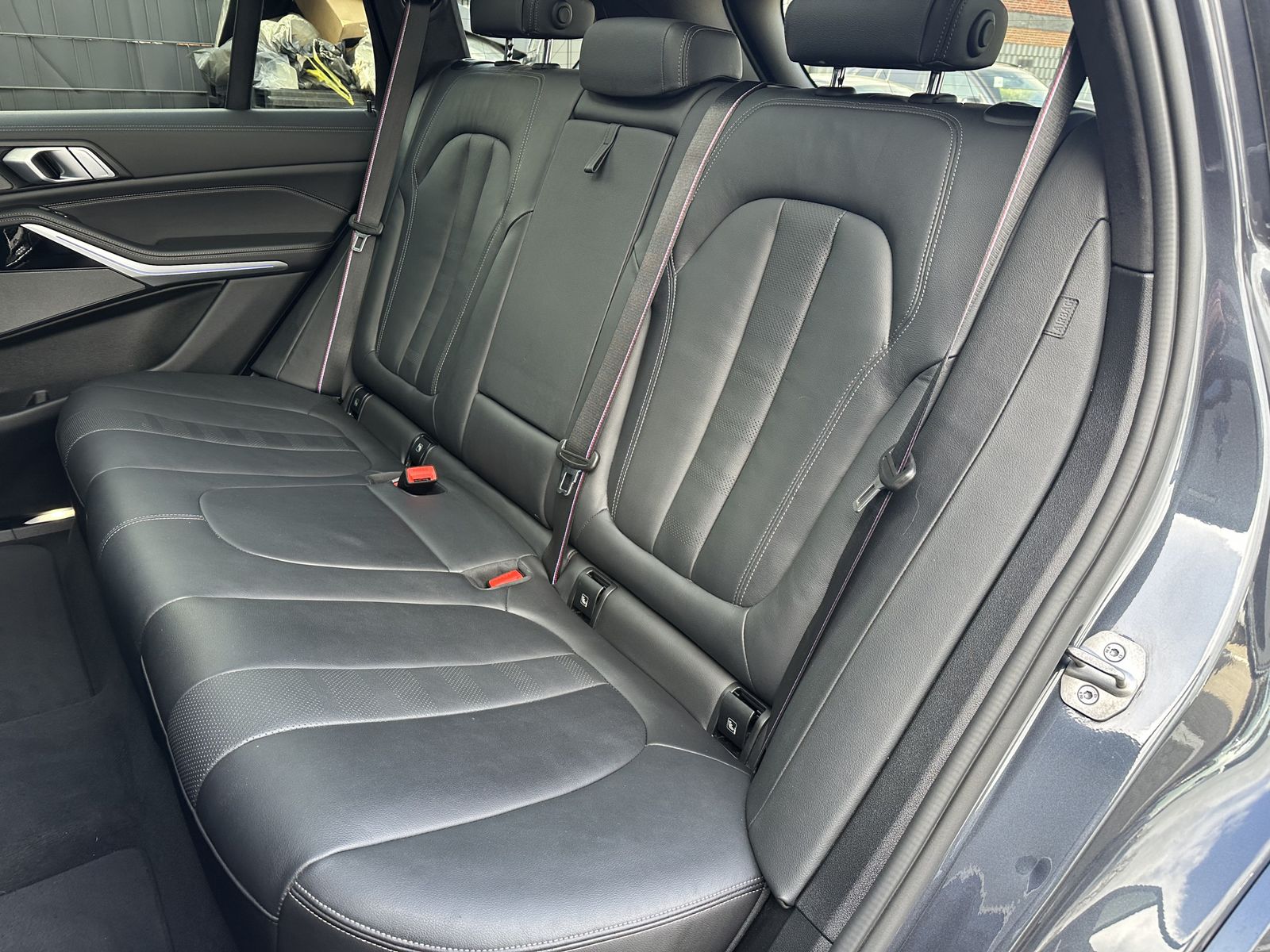 Fahrzeugabbildung BMW X5 M50i NAV+LASER+AHK+HEAD-UP+22ZO+PANO+360GRAD