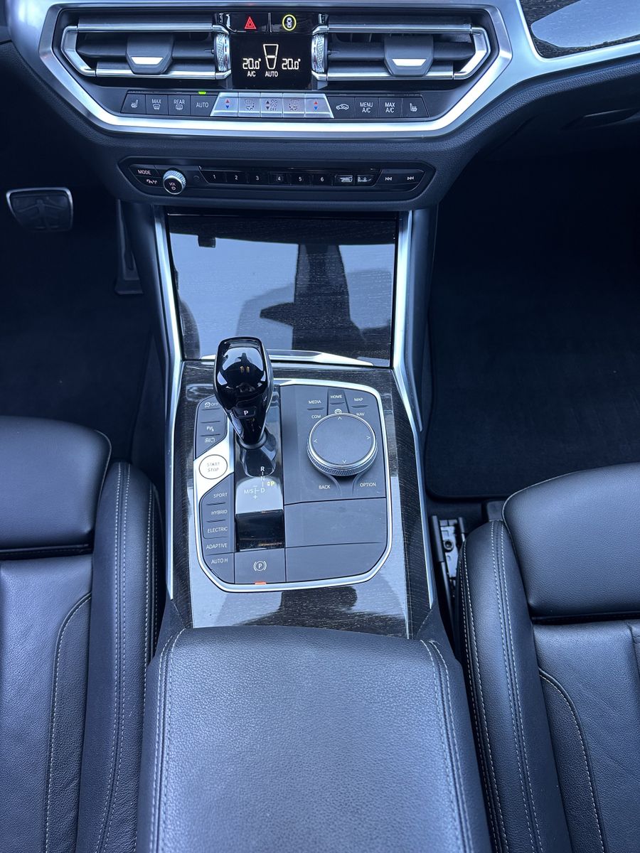 Fahrzeugabbildung BMW 330e Touring M-Sport NAV+LASER+AHK+HEAD-UP+19ZO