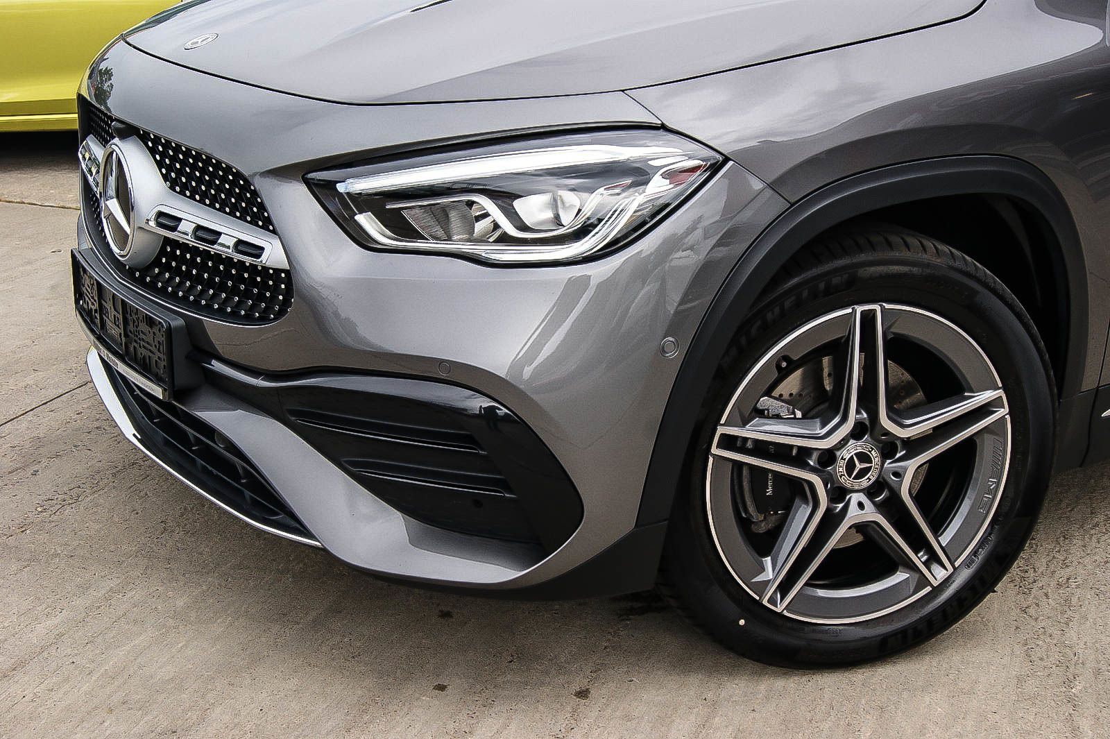 Fahrzeugabbildung Mercedes-Benz GLA 250 e AMG MBUX PANORAMA LEDER ANHZV
