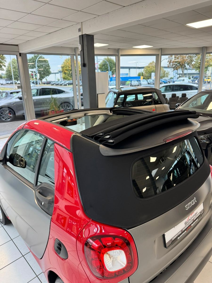 Fahrzeugabbildung Smart ForTwo fortwo cabrio Basis - mit KI generiert/bearbeitet