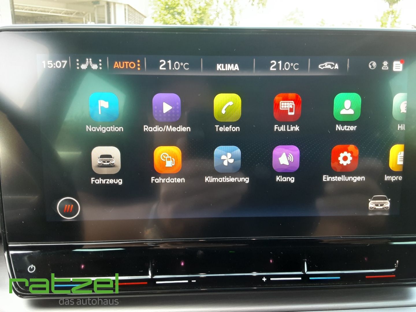 Fahrzeugabbildung SEAT Leon 1.5e TSI FR LED ACC elektr. AHK Navi dig. C