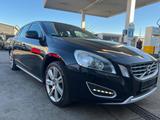 Volvo V60 Kombi Momentum - gebrauchte Volvo V60 aus dem Jahr 2013