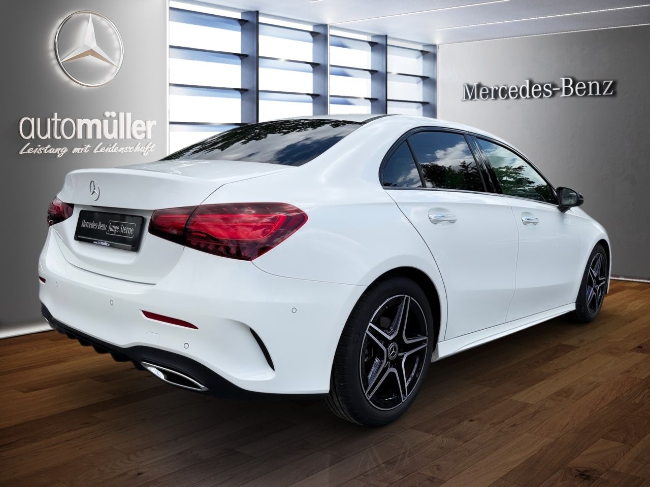 Fahrzeugabbildung Mercedes-Benz A 180 Limousine AMG+NIGHT+KEYLESS+LENKRADHEIZ+
