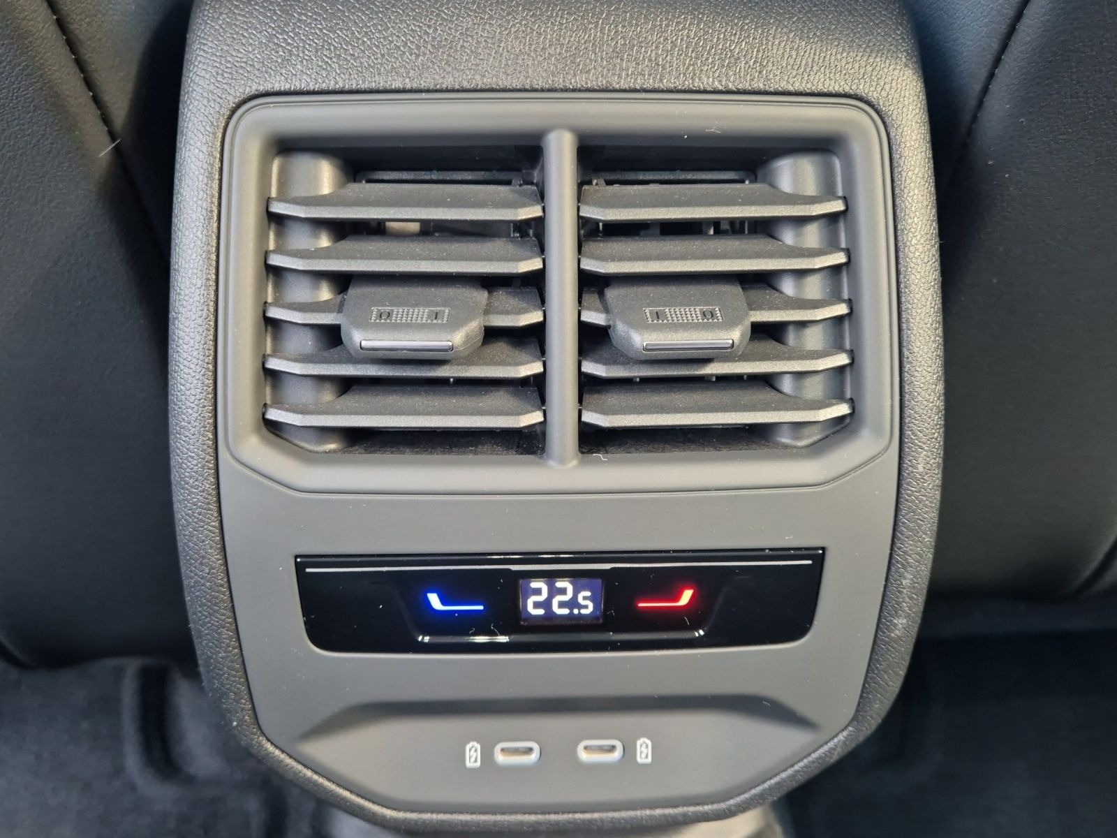 Fahrzeugabbildung SEAT Leon ST TDI Style DSG LED Navi AID beats ACC RFK