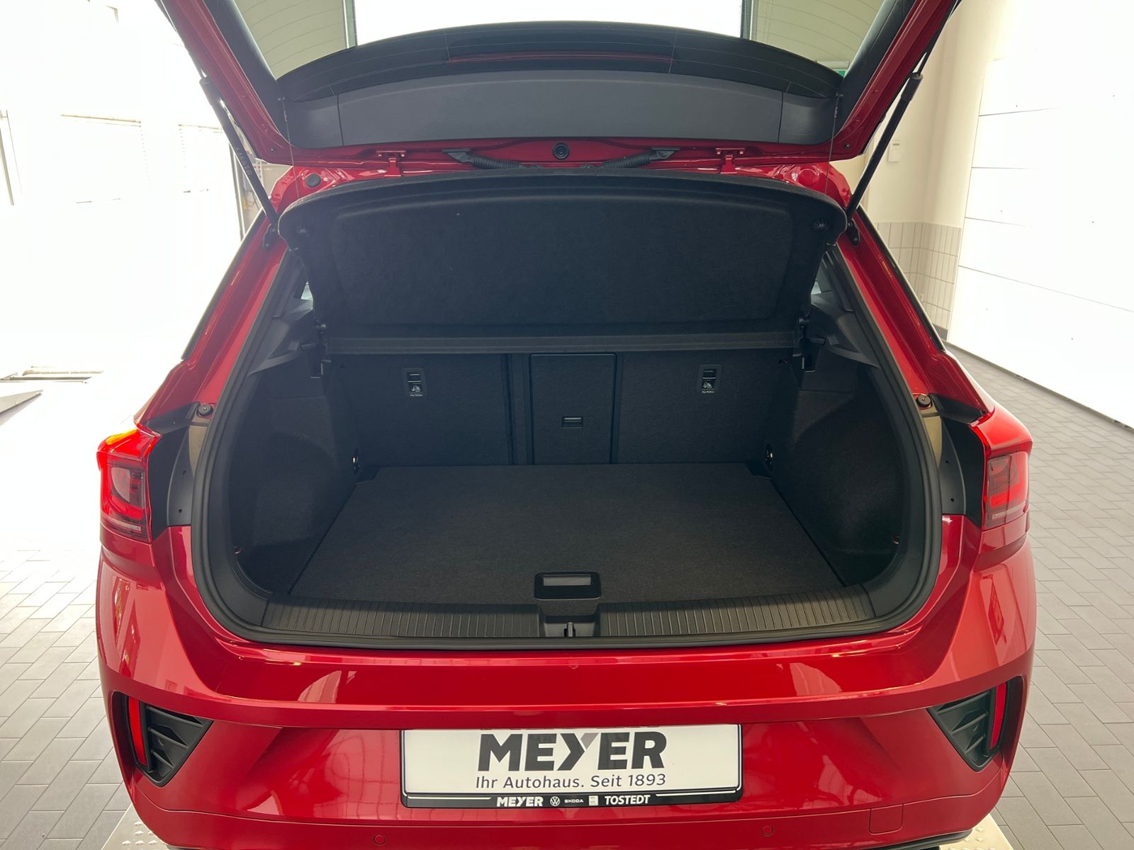 Fahrzeugabbildung Volkswagen T-Roc R-Line 2.0 TDI DSG 4Motion *AHK, BlackStyl