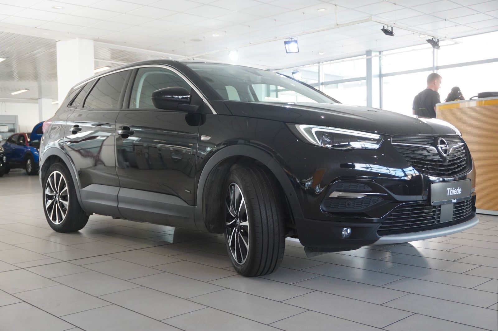 Fahrzeugabbildung Opel Grandland (X) 1.6 HYBRID ELEG. NAVI/360°/LED/DAB