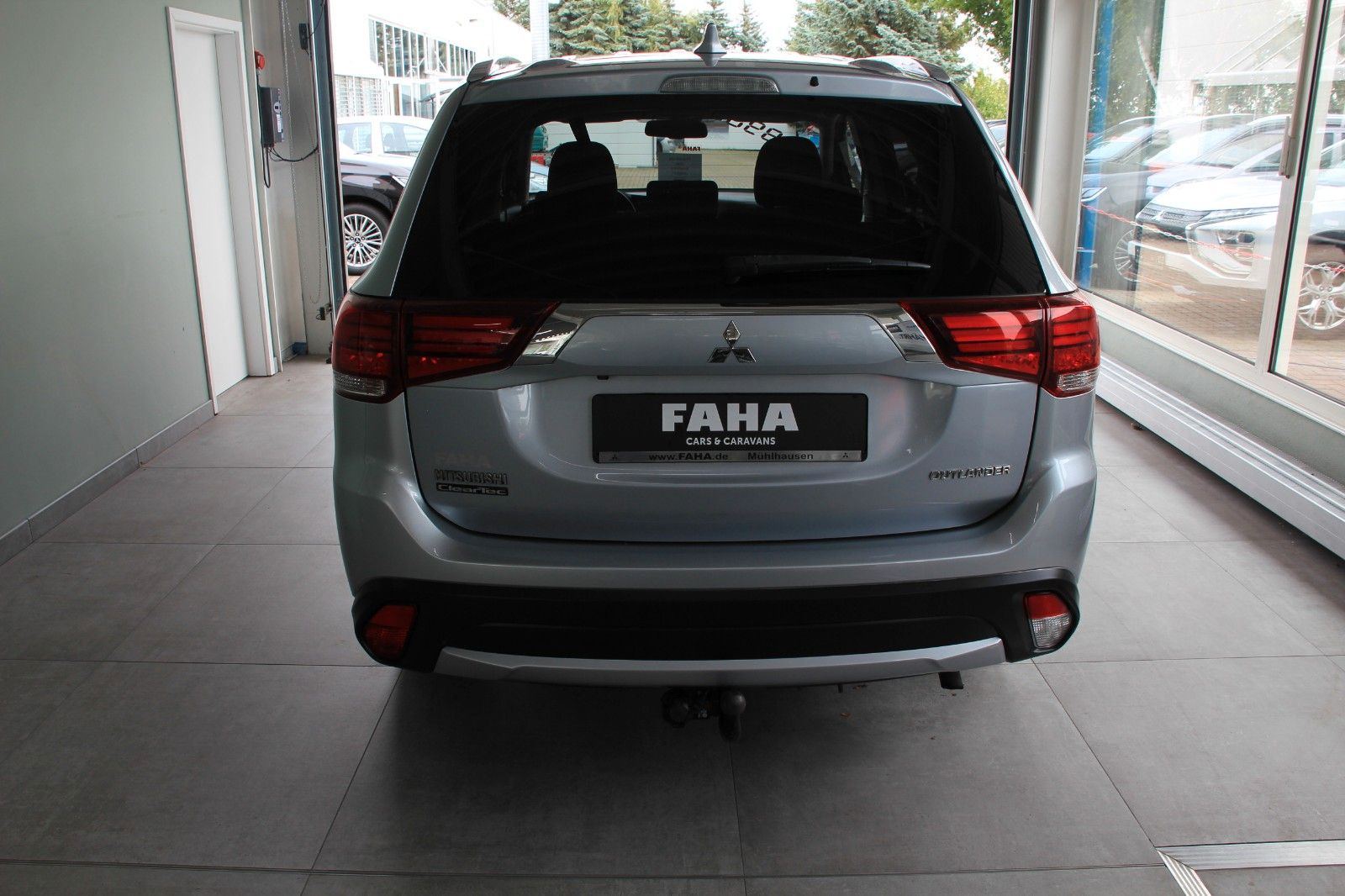 Fahrzeugabbildung Mitsubishi Outlander Edition 100 2WD