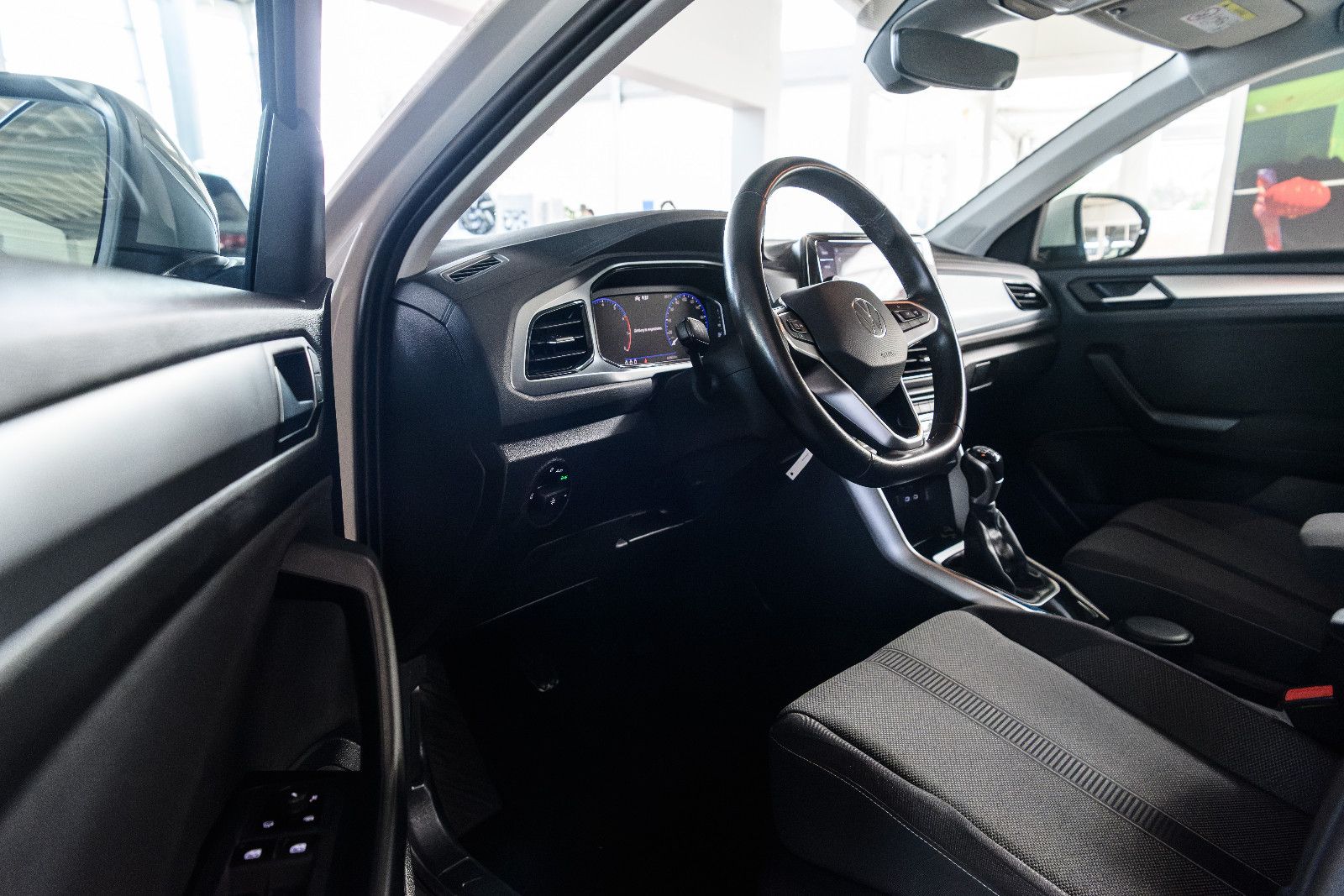 Fahrzeugabbildung Volkswagen T-Roc Life +LED+AW+Cockpit PRO+Park Assist+Ascot