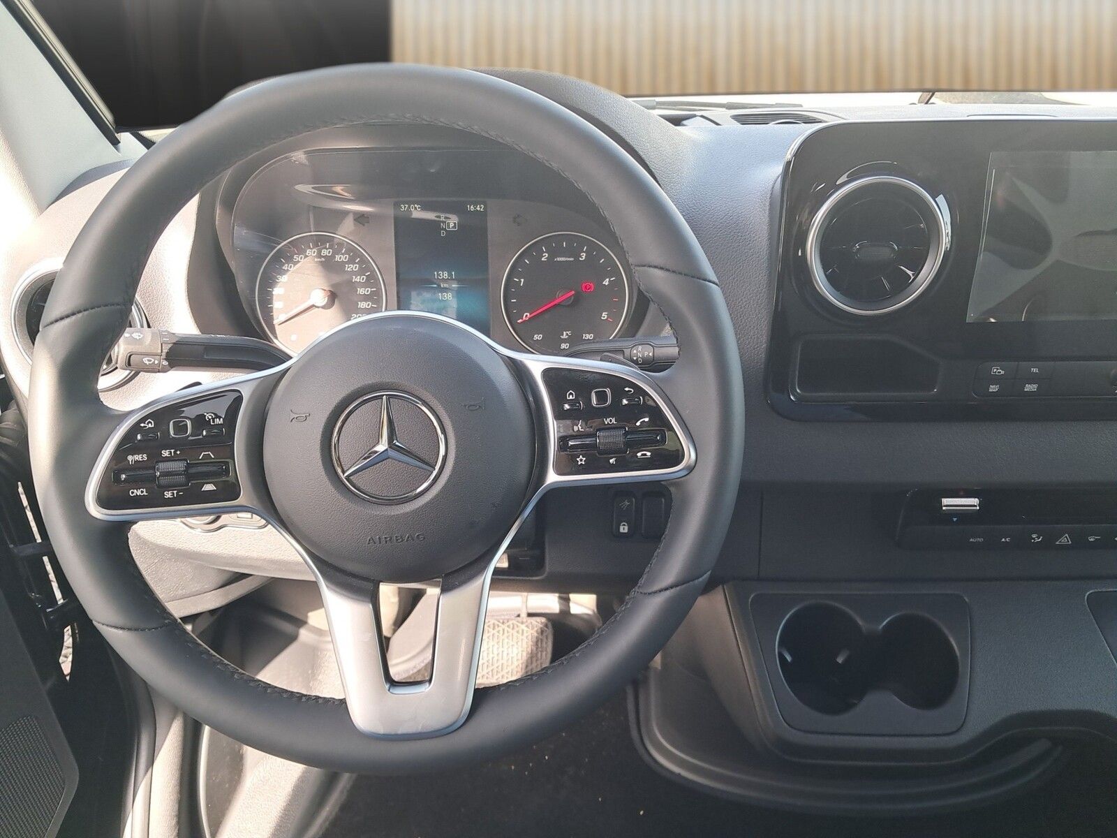 Fahrzeugabbildung Eura Mobil Profila T PT726EF Hubstützen,SAT,Solar,Lithium