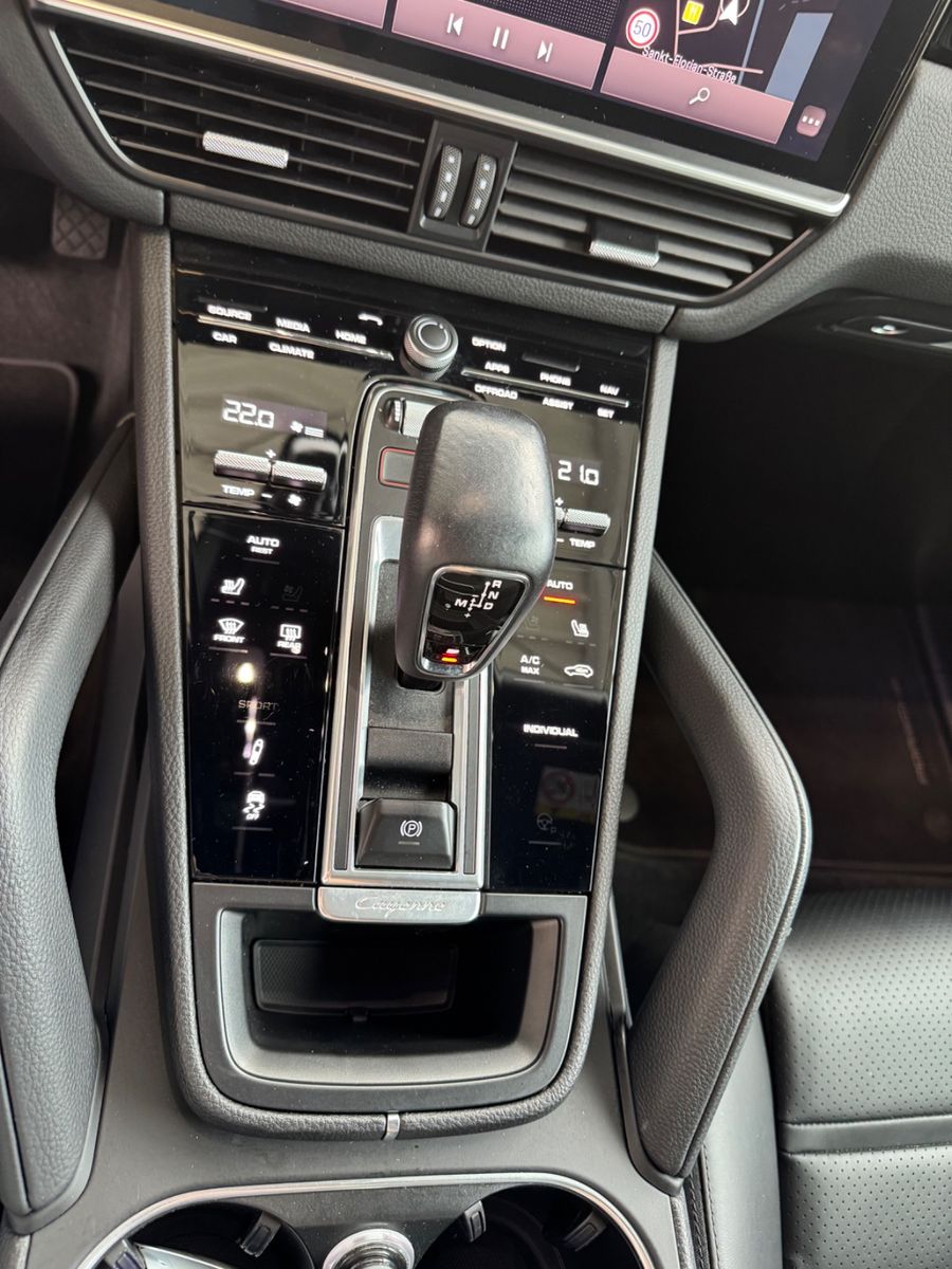 Fahrzeugabbildung Porsche Cayenne Coupe E-Hybrid Platinum Edition