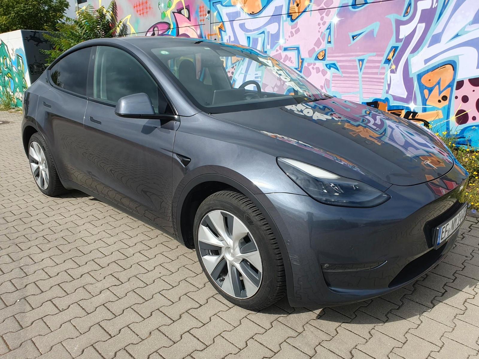 Tesla Model Y Long Range AWD, Allwetterreifen, HU neu