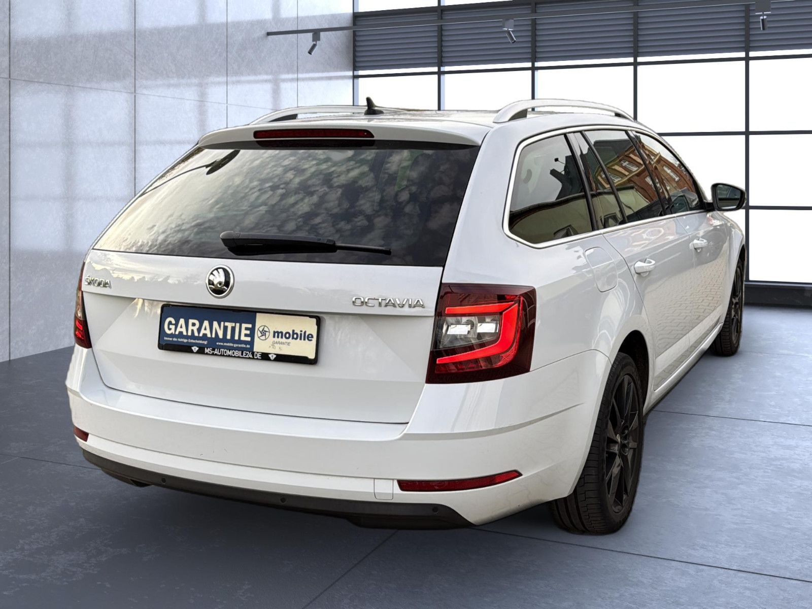 Fahrzeugabbildung SKODA Octavia Combi Style / AHK / unfallfrei / Top !!