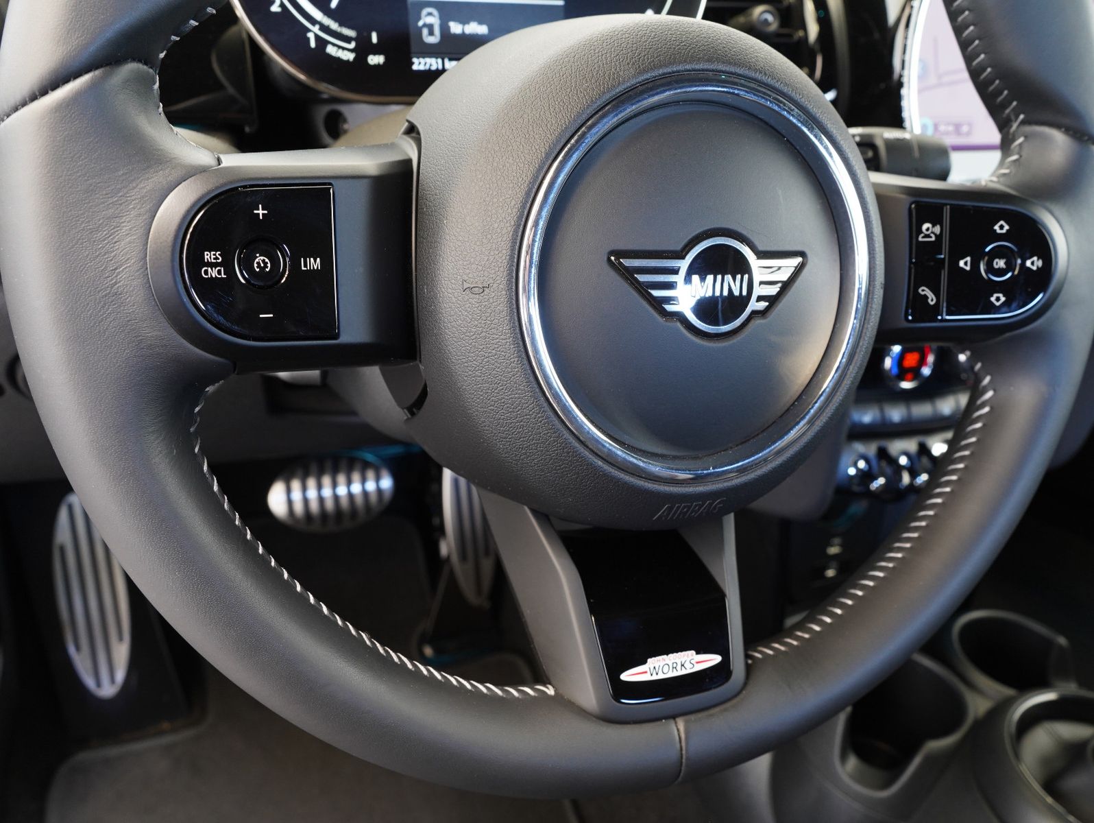 Fahrzeugabbildung MINI Cooper Cabrio John Cooper Works Trim MINI YOURS