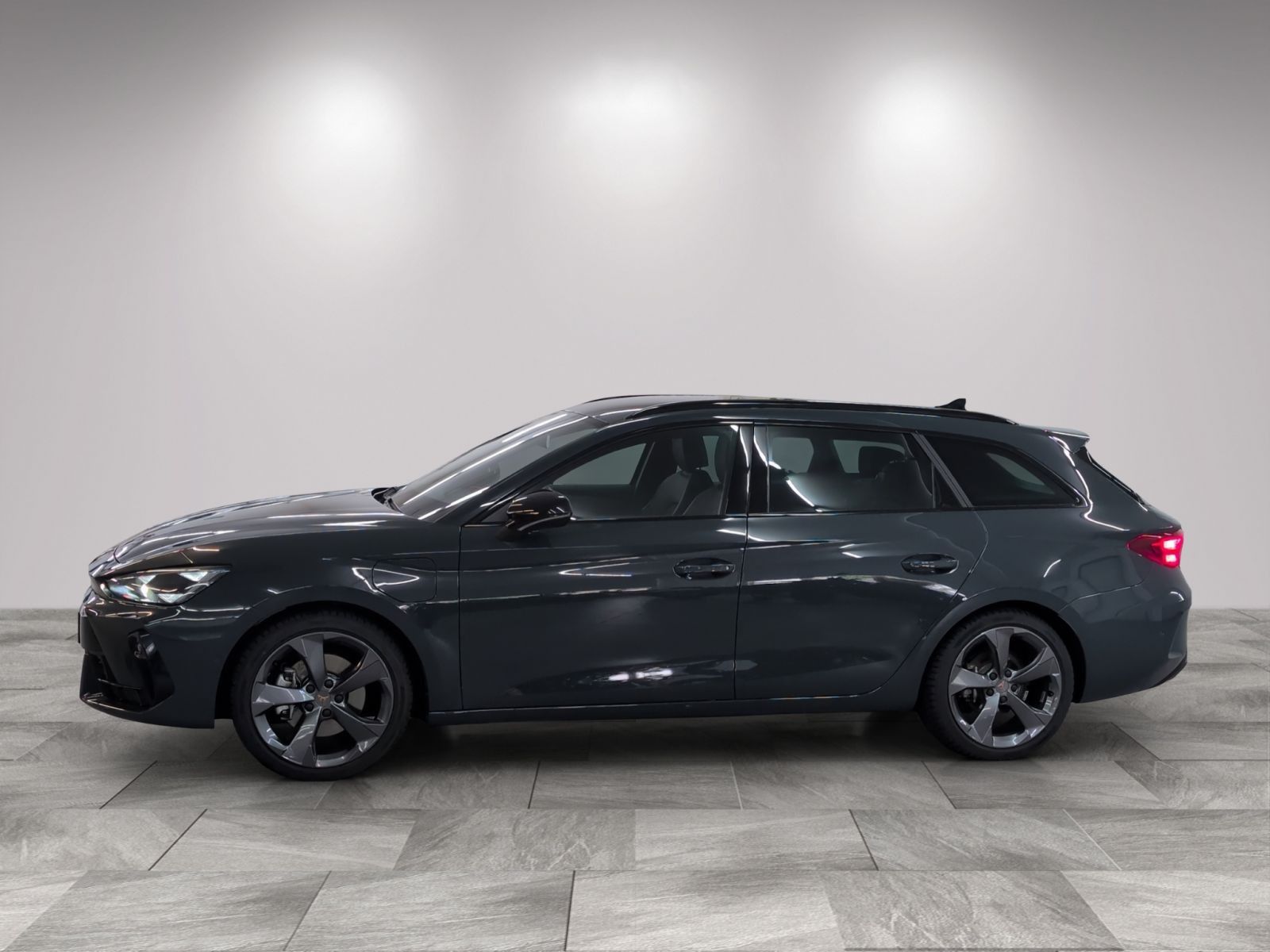 Cupra Leon Sportstourer 1.5 e-HYBRID AHK Matrix 01.31G foto 4