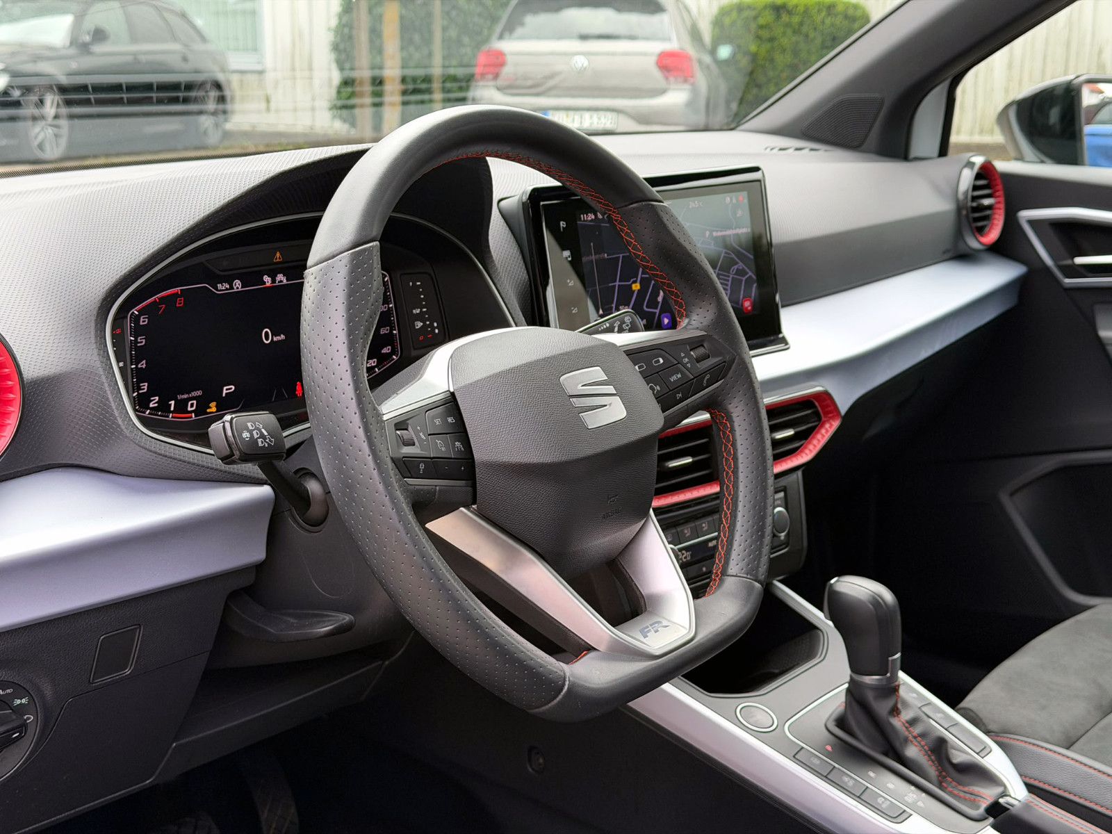 Fahrzeugabbildung SEAT Arona 1.0 TSI DSG FR ACC LED NAV PDC KAM SHZ