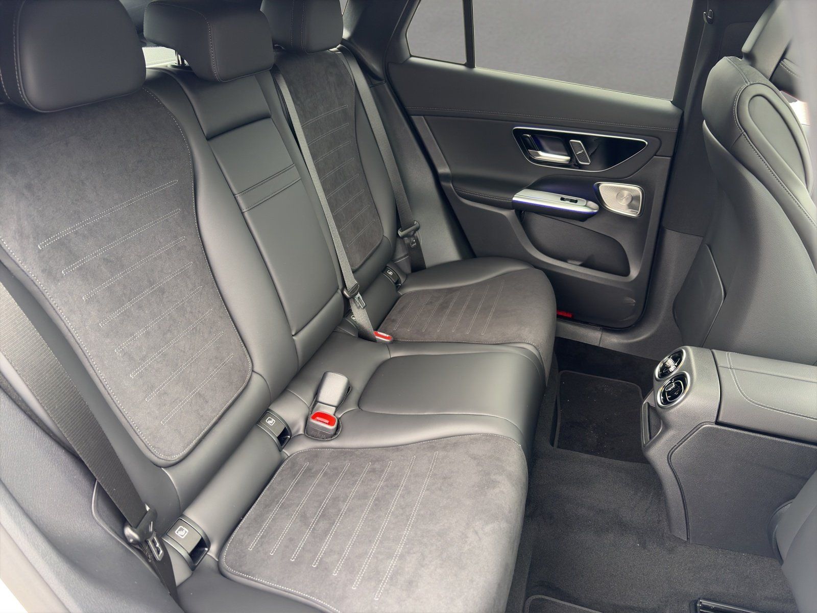 Fahrzeugabbildung Mercedes-Benz GLC 220 d 4M AMG Pano AHK 360° Carbon KeyGo Burm