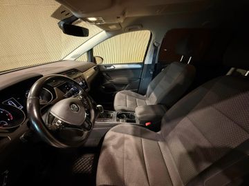 Volkswagen Touran - 10