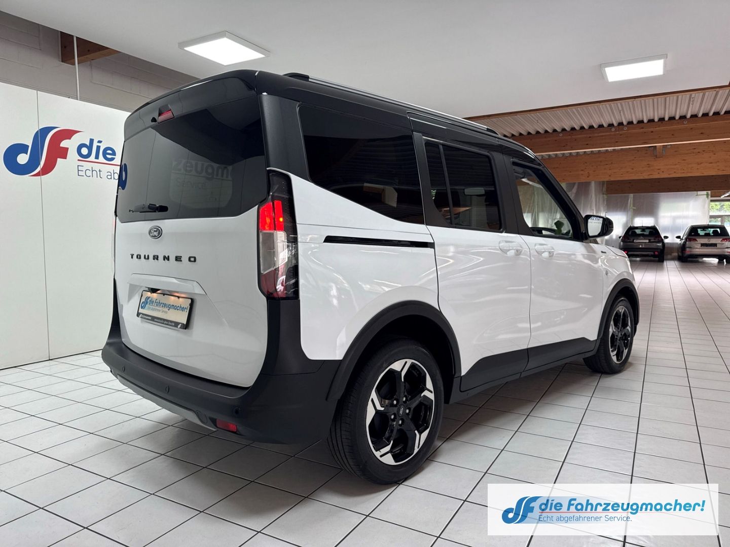 Fahrzeugabbildung Ford Tourneo Courier Active Navi ACC Klimaautom DAB S