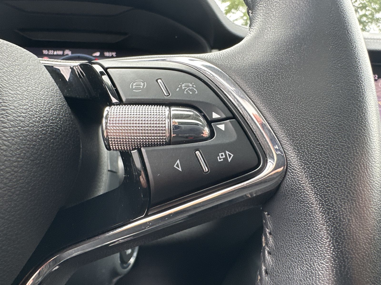 Fahrzeugabbildung SKODA Kodiaq 2.0 TDI DSG Ambition NAV+MATRIX+PANO+AHK