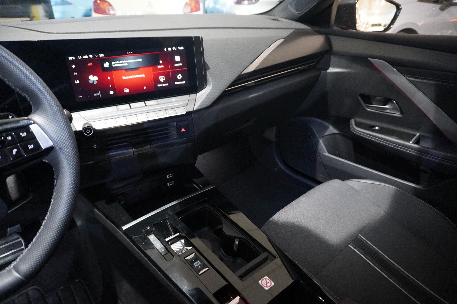 Fahrzeugabbildung Opel Astra ST 1.2T GS LINE NAVI/LED/360°/SH/SPORT/AHK