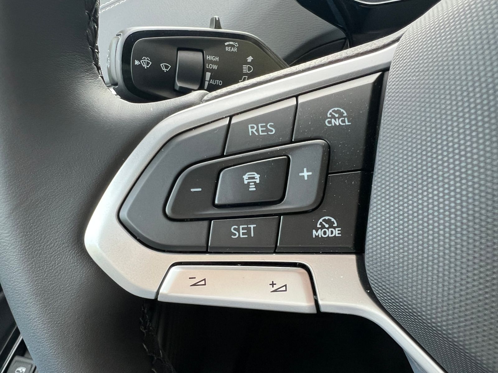 Fahrzeugabbildung Volkswagen ID.4 Pro 77 kWh *ACC, IQ.Light, Navi, 19"-LM*