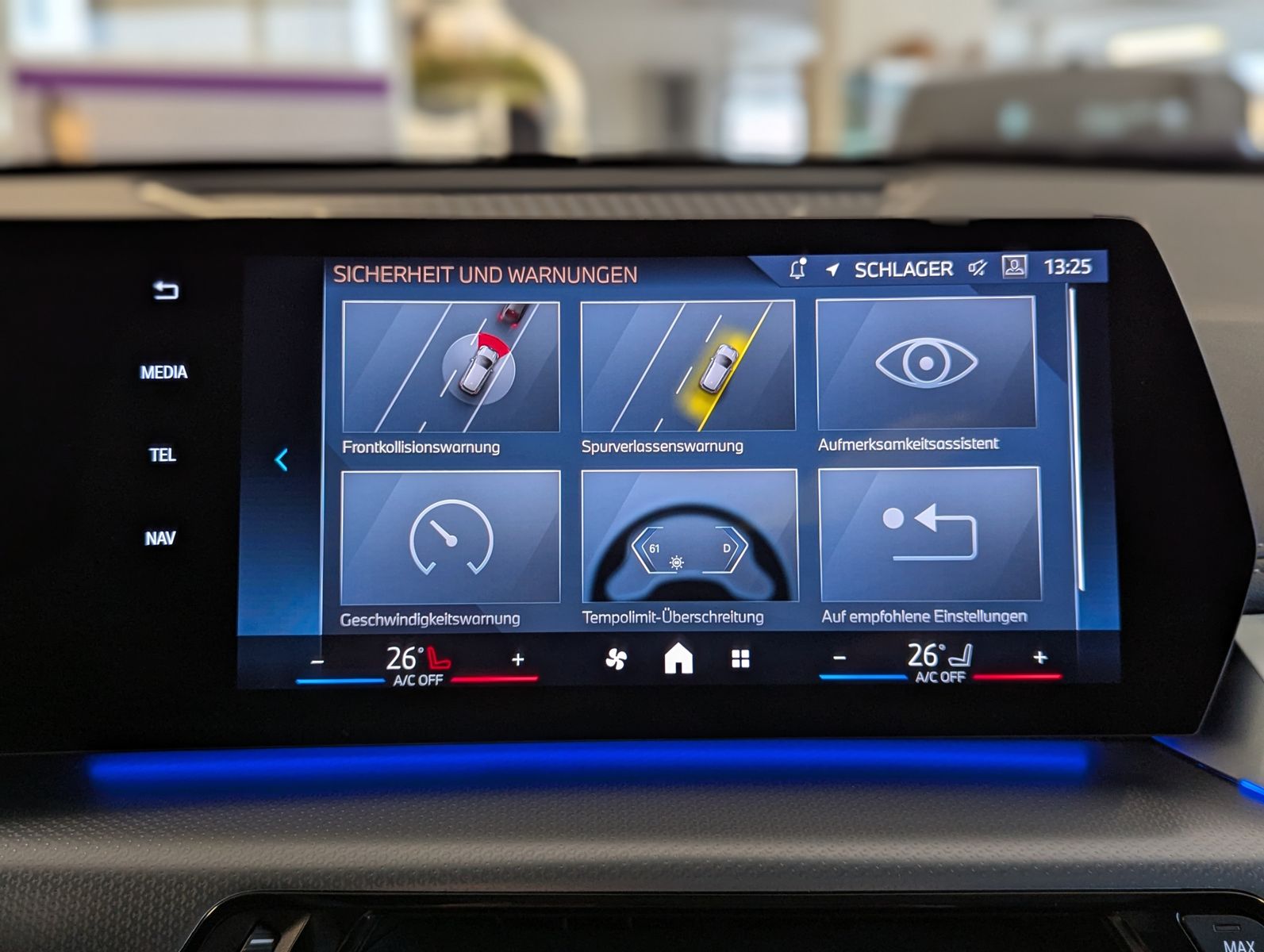 BMW X1 18d sDrive M-Sport Travel-Paket Pano Cam AHK - Image 26